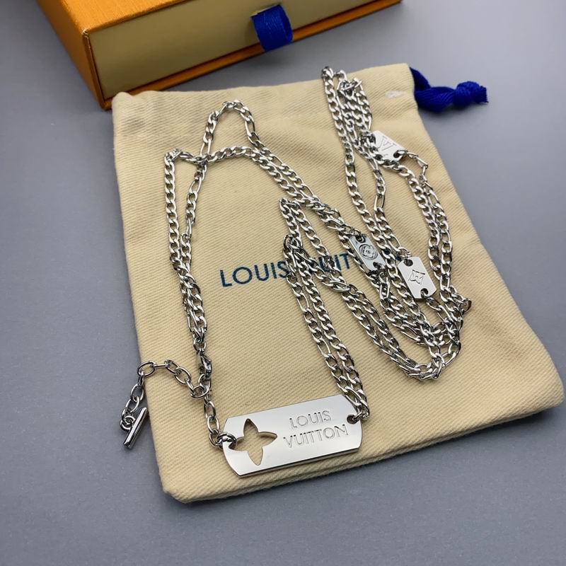 LV Suits 03lyr68 (5)