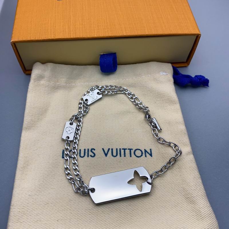 LV Suits 03lyr68 (6)