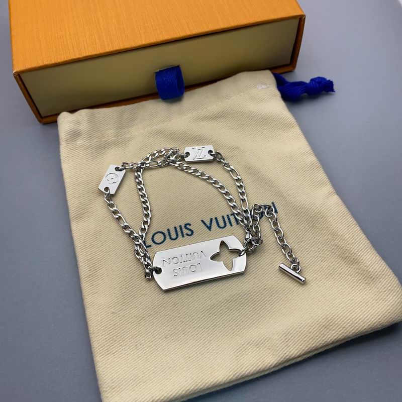 LV Suits 03lyr68 (7)