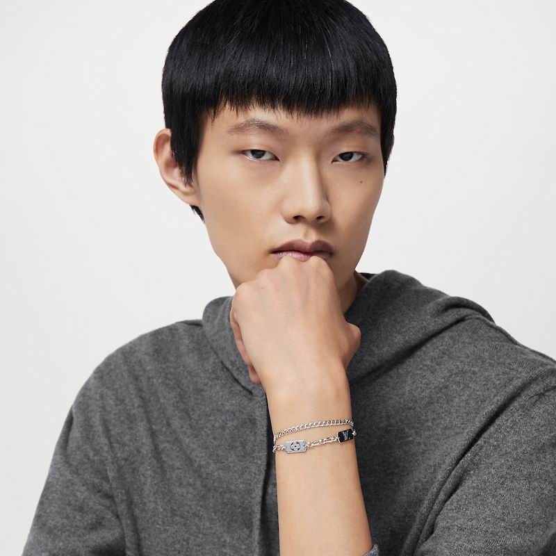 LV Suits 03lyr68 (9)