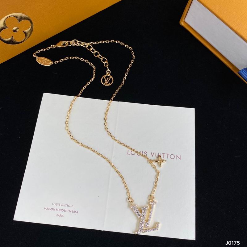 LV Suits 03lyr70 (4)