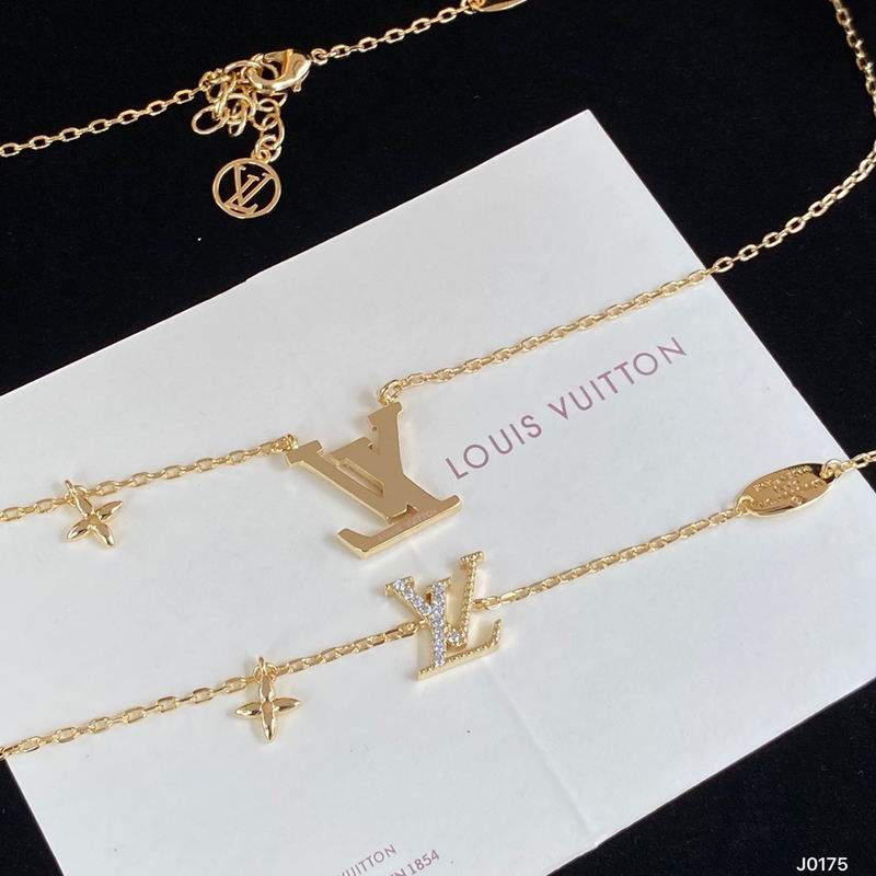 LV Suits 03lyr70 (5)