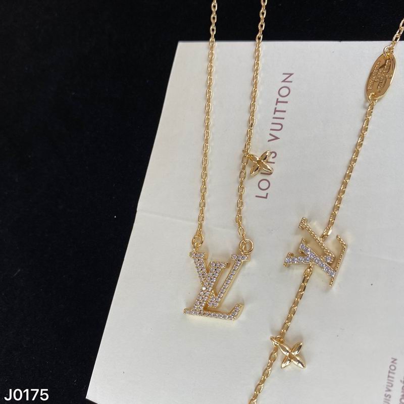 LV Suits 03lyr70 (6)