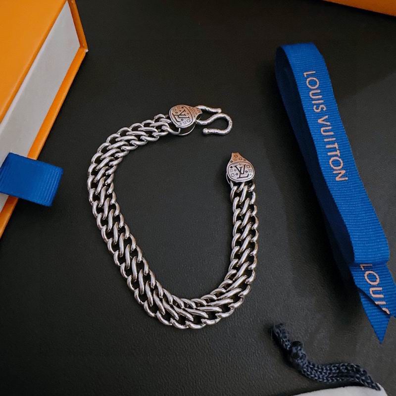 LV Suits 03lyr73 (2)