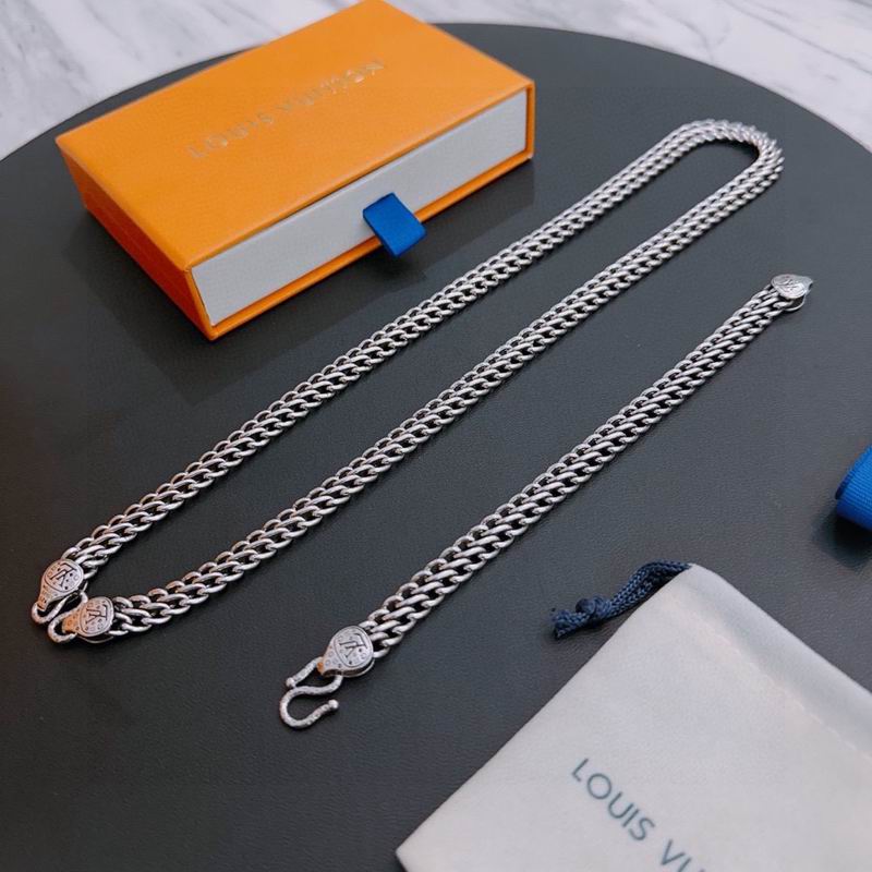 LV Suits 03lyr73 (3)