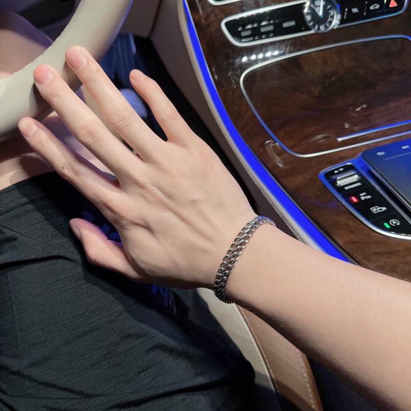 LV Suits 03lyr73 (4)