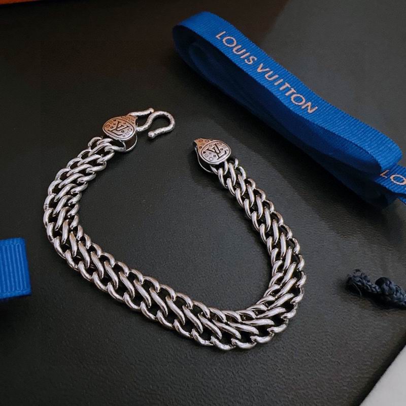 LV Suits 03lyr73 (6)