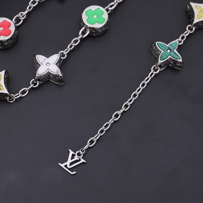 LV Suits 03lyr75 (4)