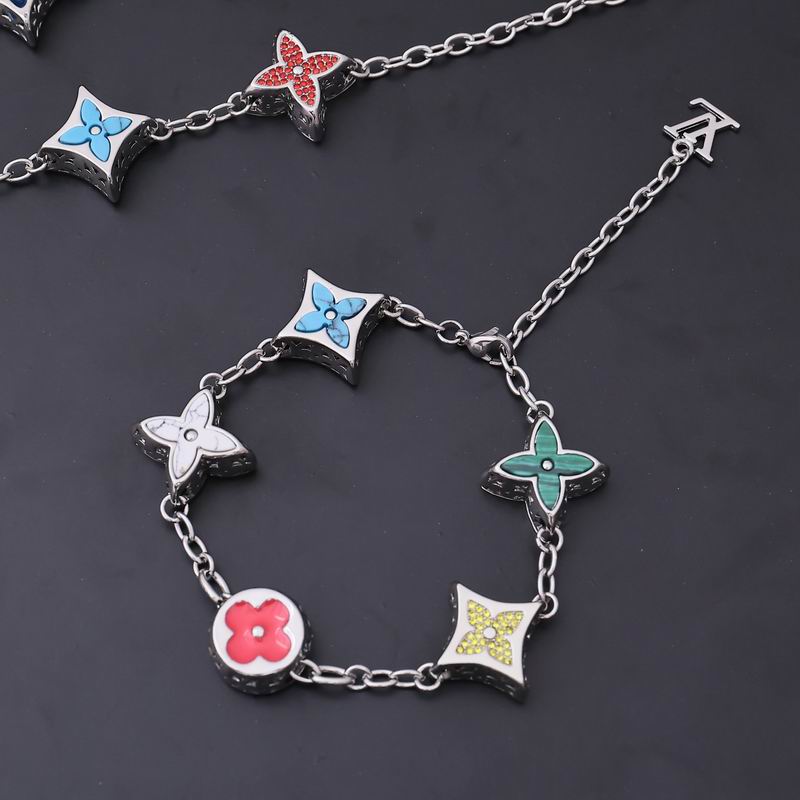 LV Suits 03lyr75 (7)