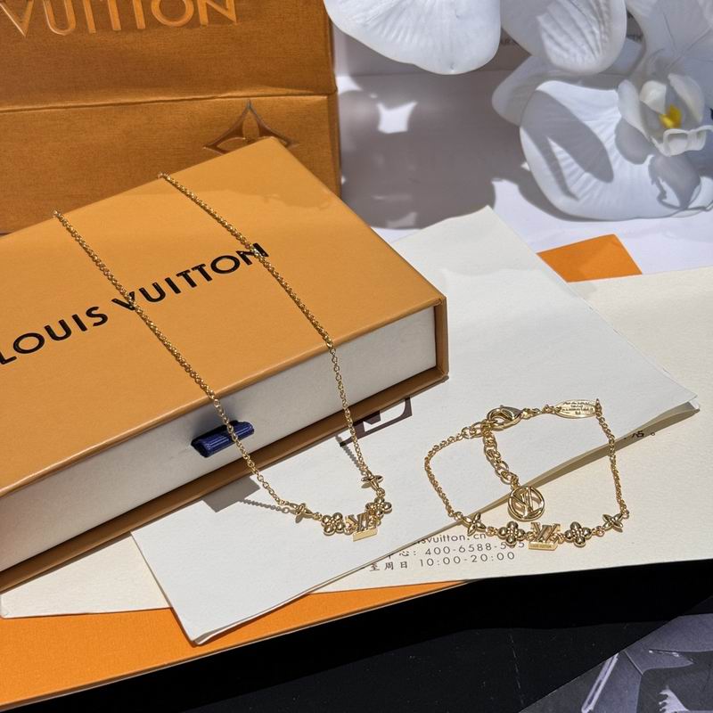 LV Suits 03lyr76 (1)