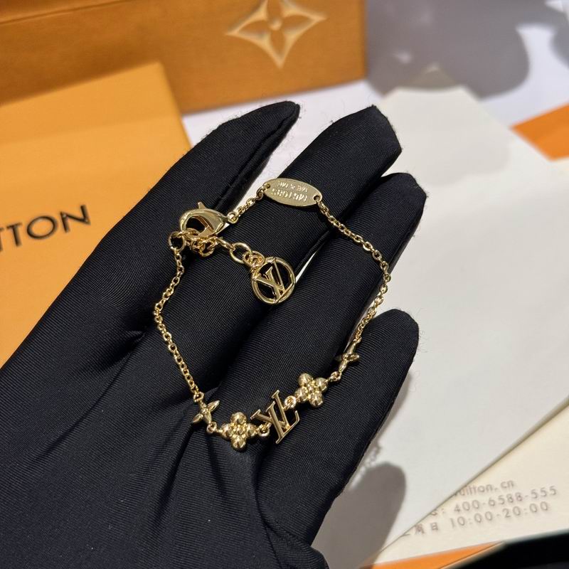 LV Suits 03lyr76 (4)