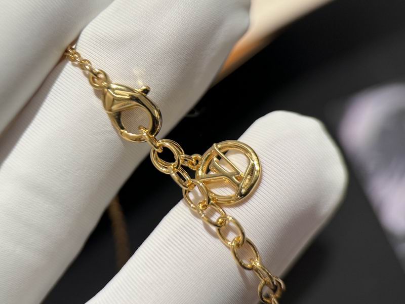 LV Suits 03lyr76 (7)