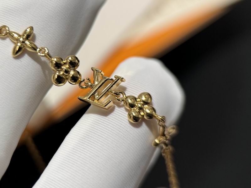 LV Suits 03lyr76 (9)