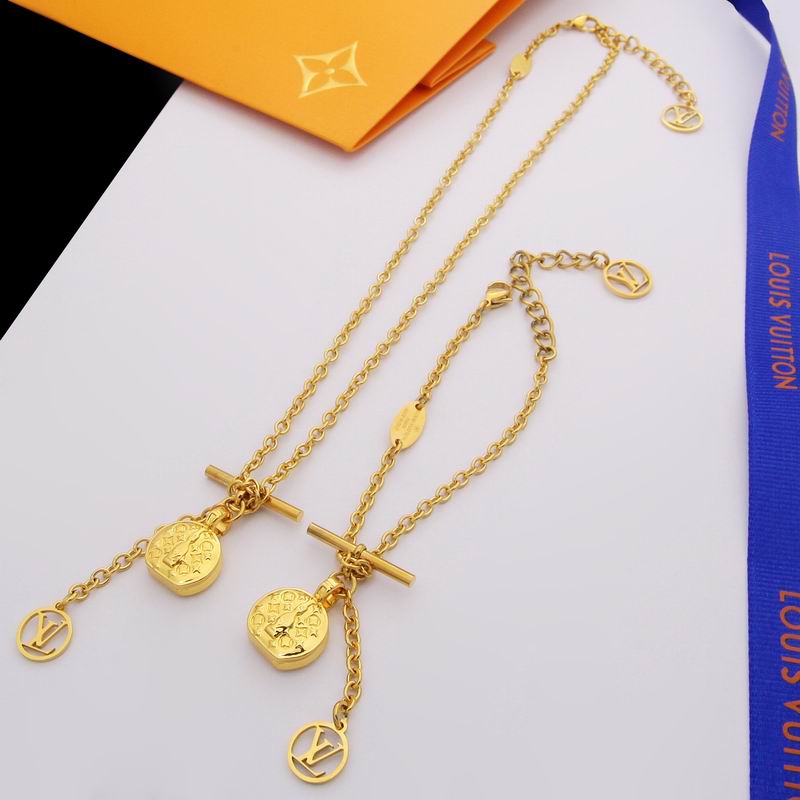 LV Suits 03lyr77 (7)