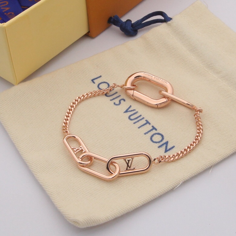 LV Suits 03lyr79 (5)