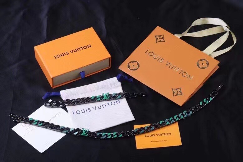 LV Suits 03lyr84 (1)