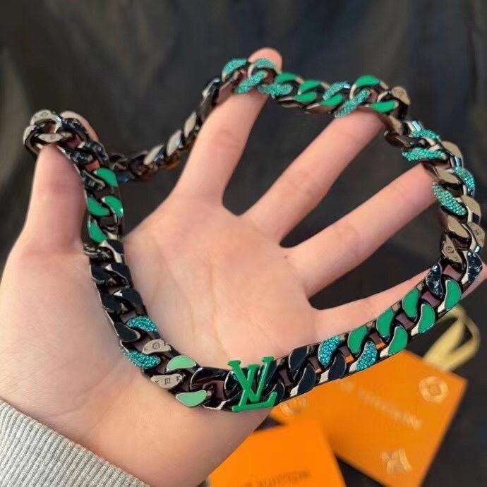 LV Suits 03lyr84 (5)