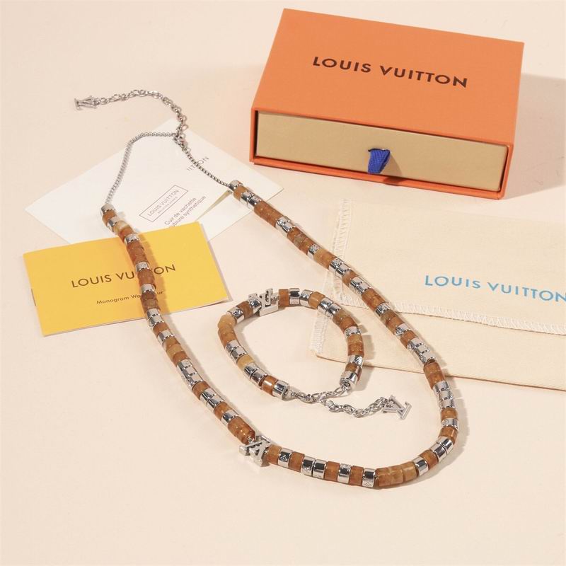 LV Suits 03lyr85 (4)