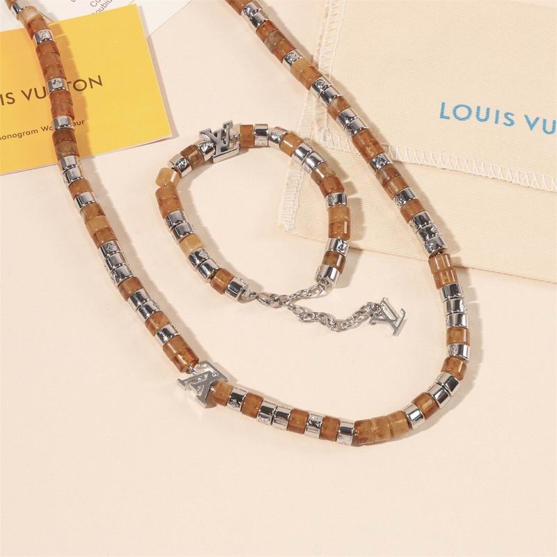 LV Suits 03lyr85 (5)