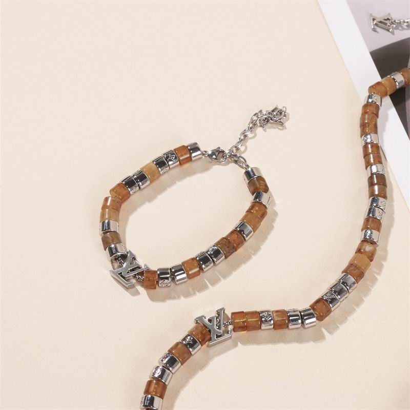 LV Suits 03lyr85 (7)