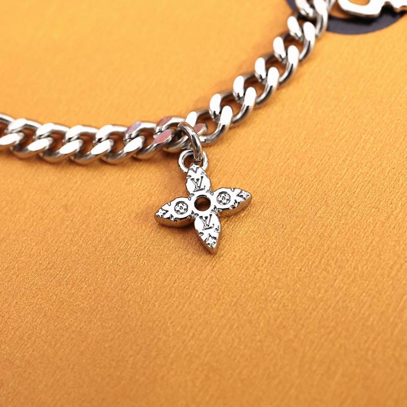 LV Suits 03lyr86 (8)