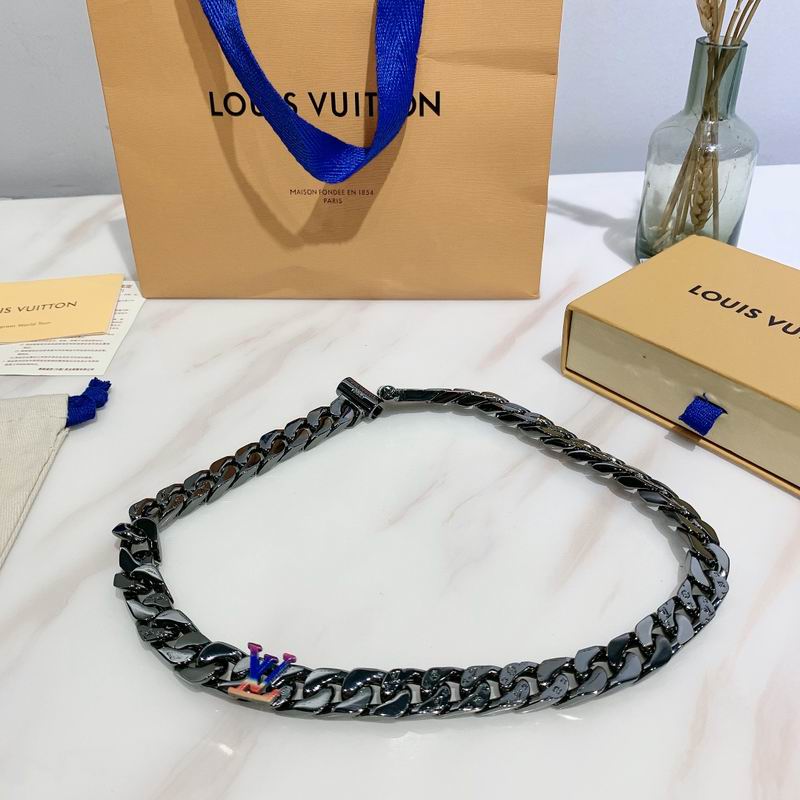 LV Suits 03lyr87 (3)