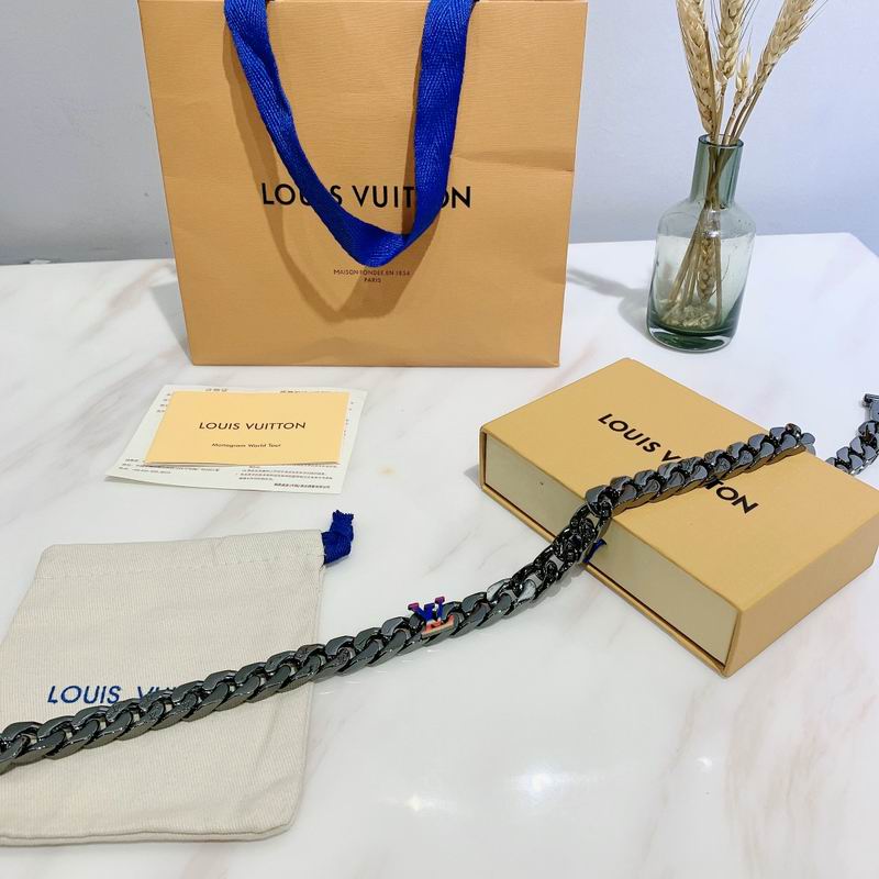 LV Suits 03lyr87 (5)