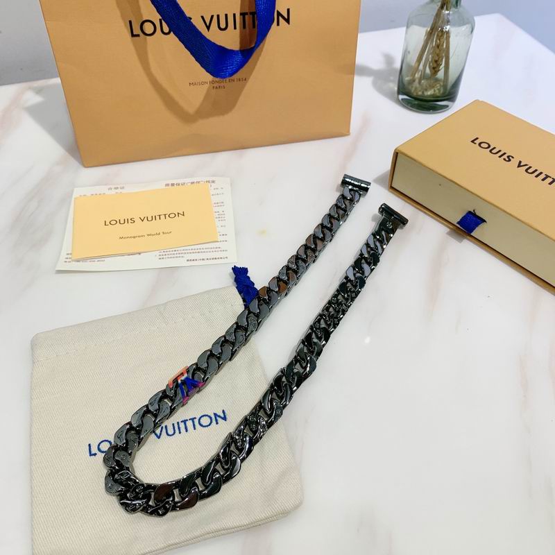 LV Suits 03lyr87 (6)