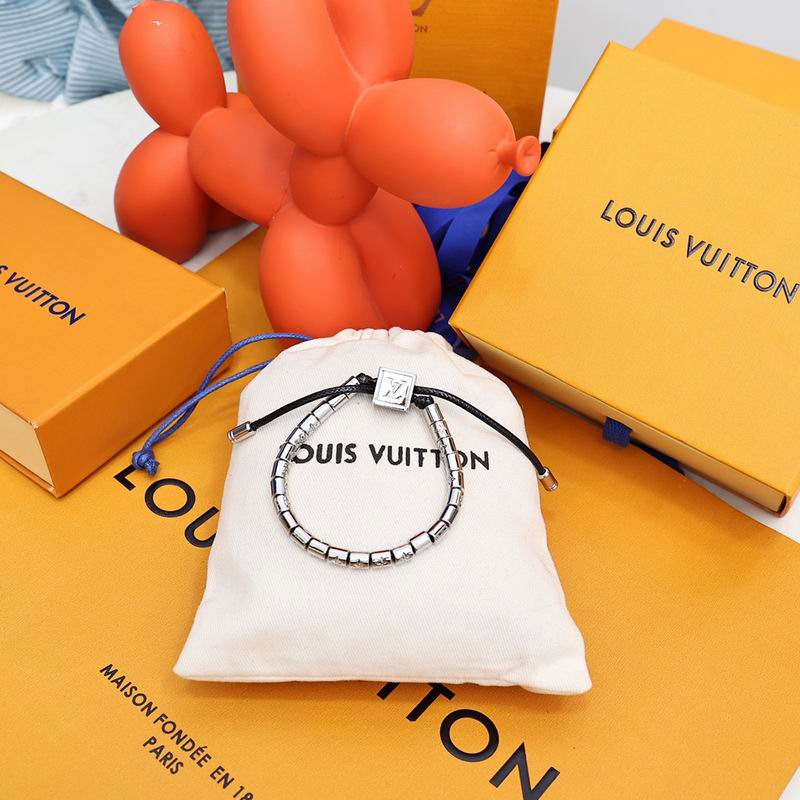 LV Suits 03lyr88 (1)