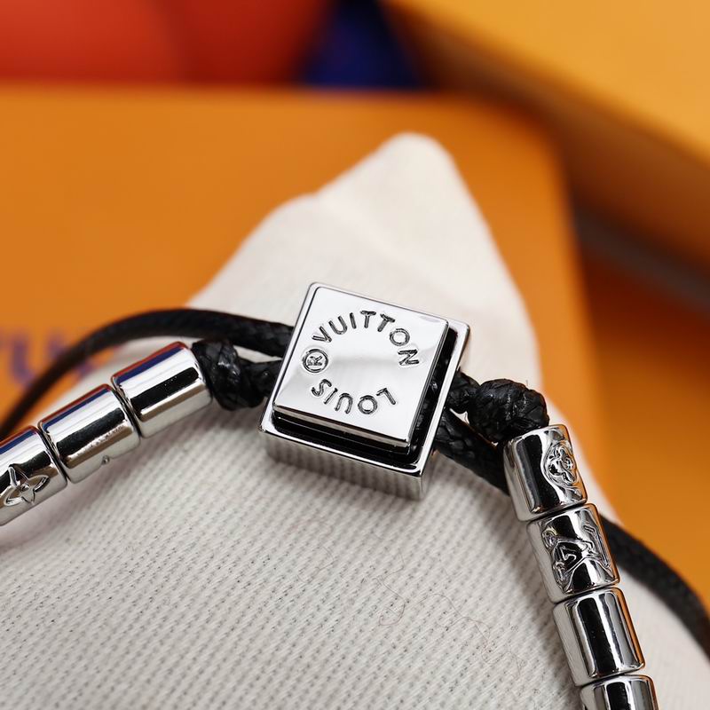 LV Suits 03lyr88 (5)