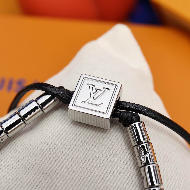 LV Suits 03lyr88 (6)