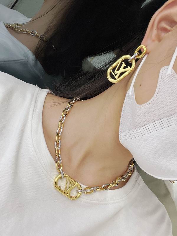 LV Suits 03lyr89 (4)