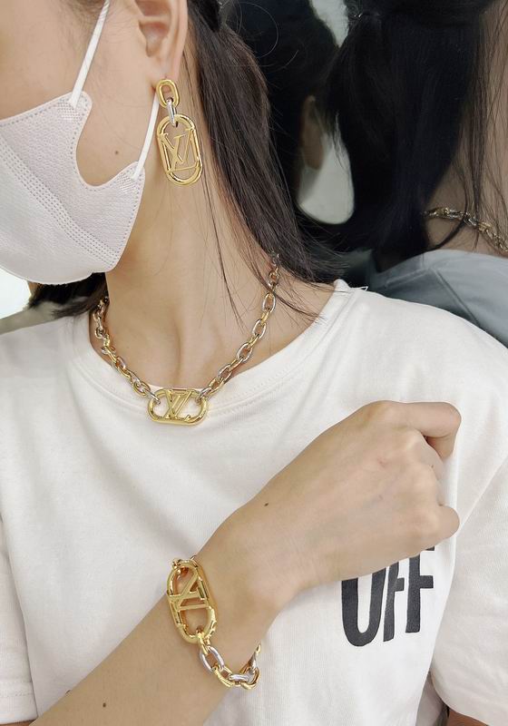 LV Suits 03lyr89 (5)