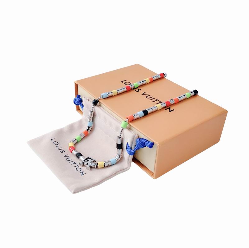 LV Suits 03lyr90 (3)