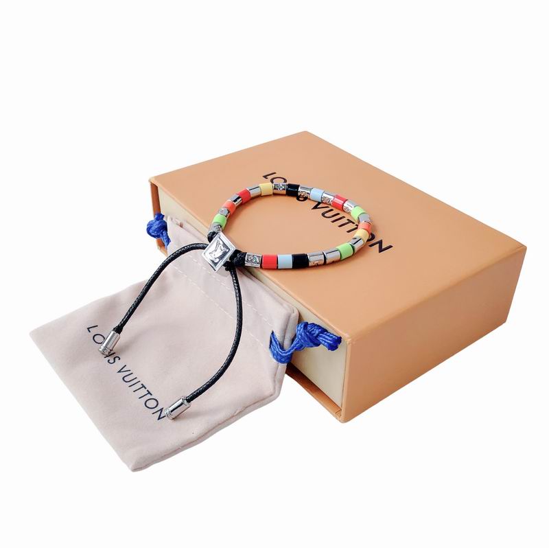 LV Suits 03lyr90 (4)