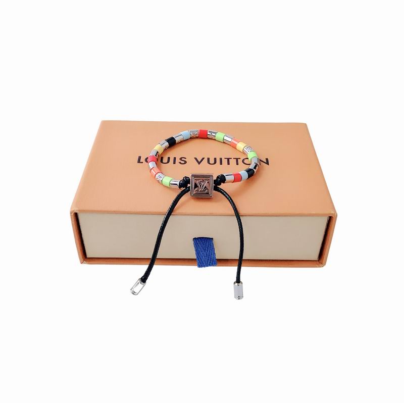 LV Suits 03lyr90 (5)