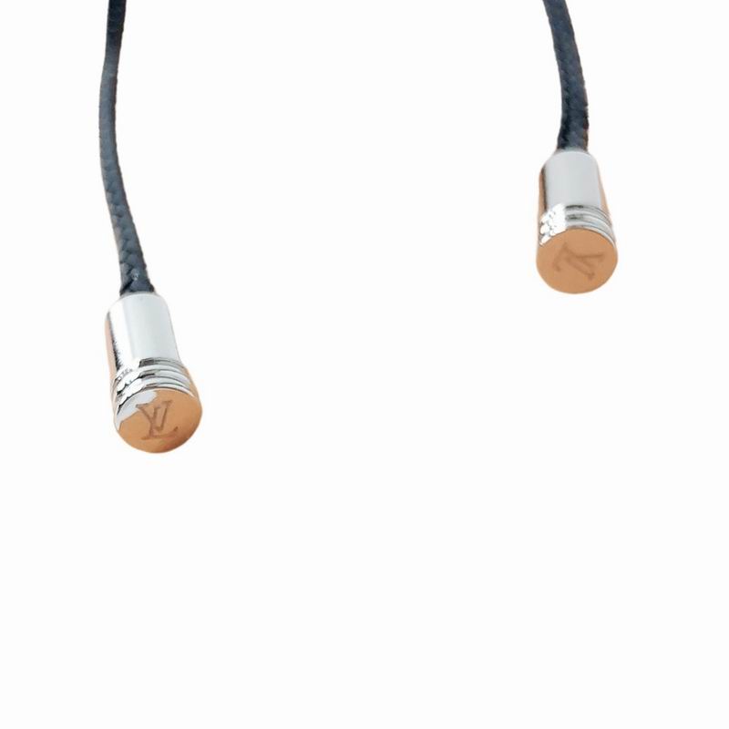 LV Suits 03lyr90 (9)