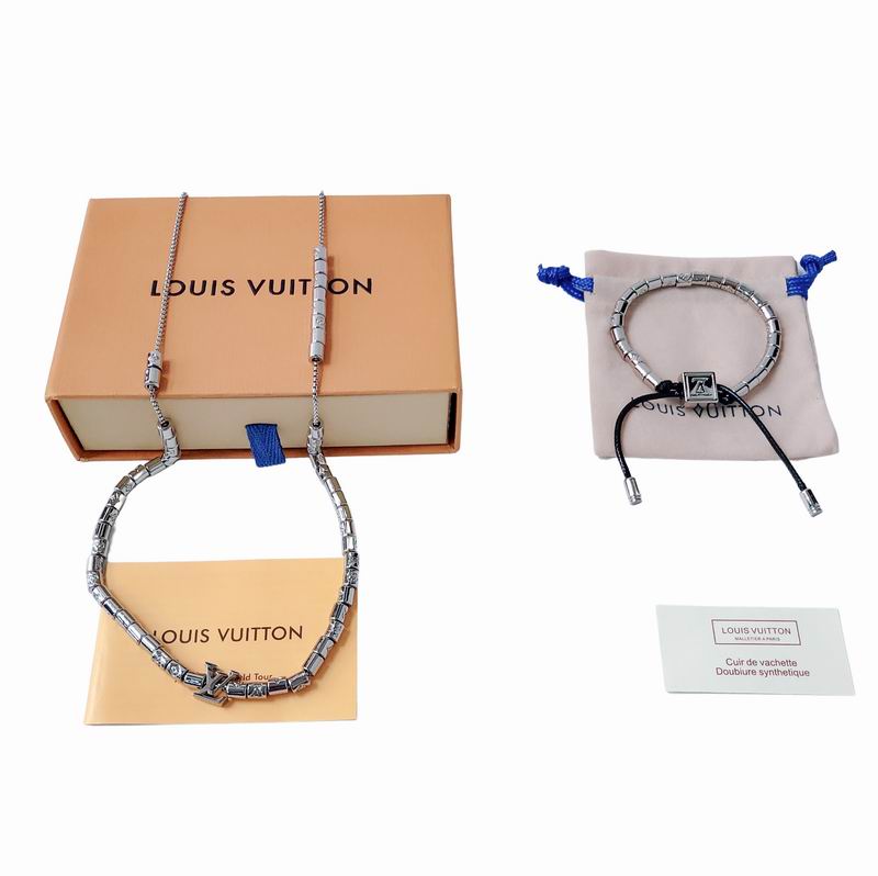 LV Suits 03lyr91 (1)