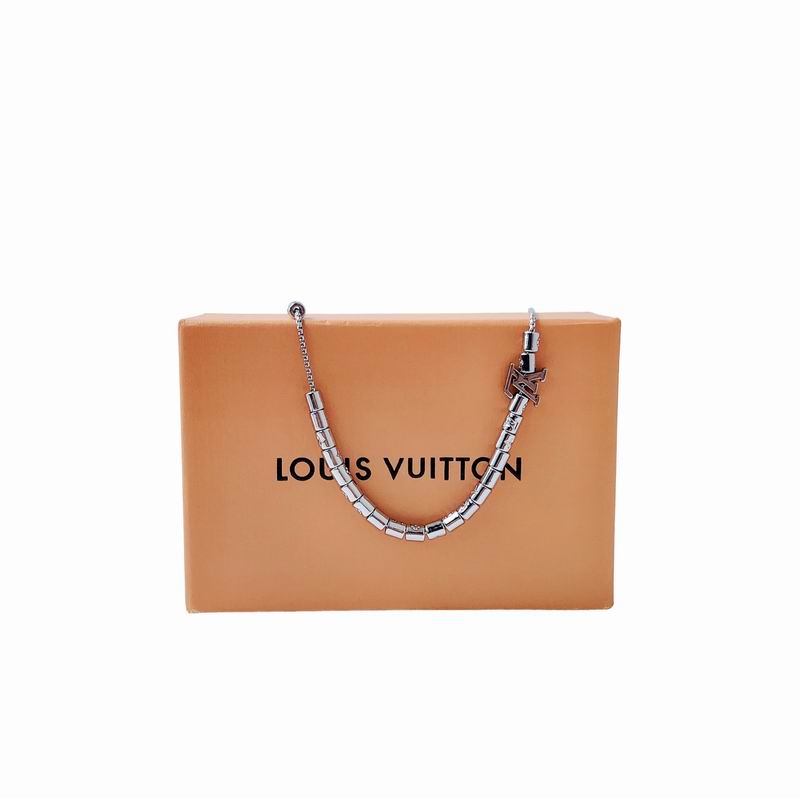 LV Suits 03lyr91 (4)