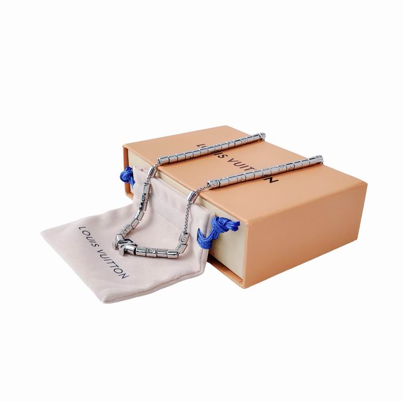 LV Suits 03lyr91 (5)