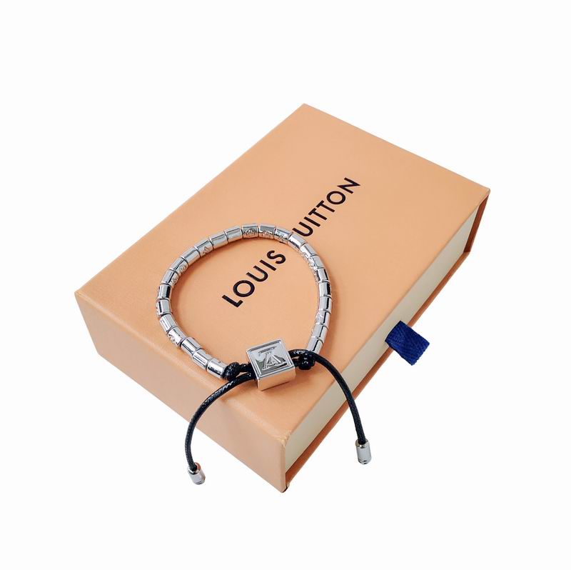 LV Suits 03lyr91 (6)