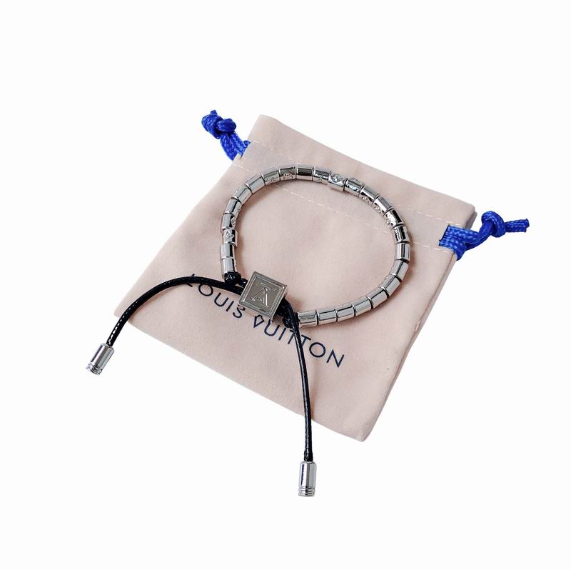 LV Suits 03lyr91 (7)