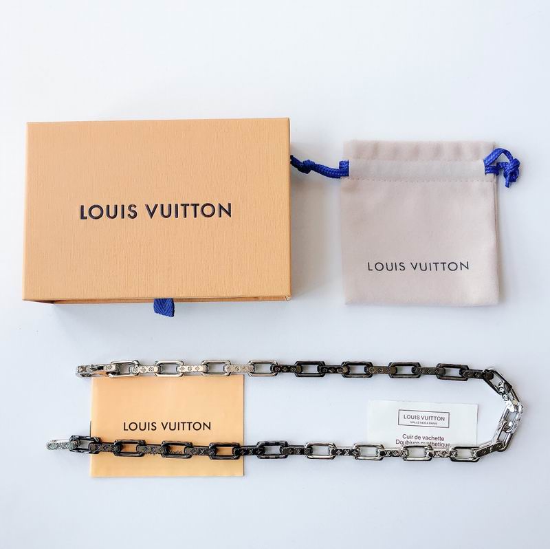 LV Suits 03lyr92 (2)