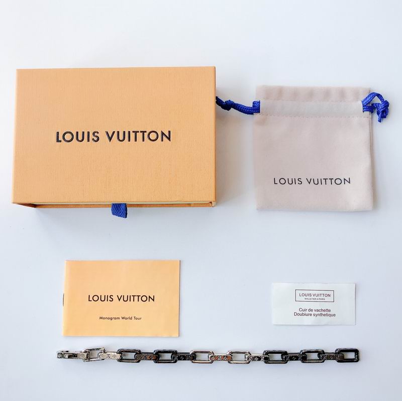 LV Suits 03lyr92 (3)