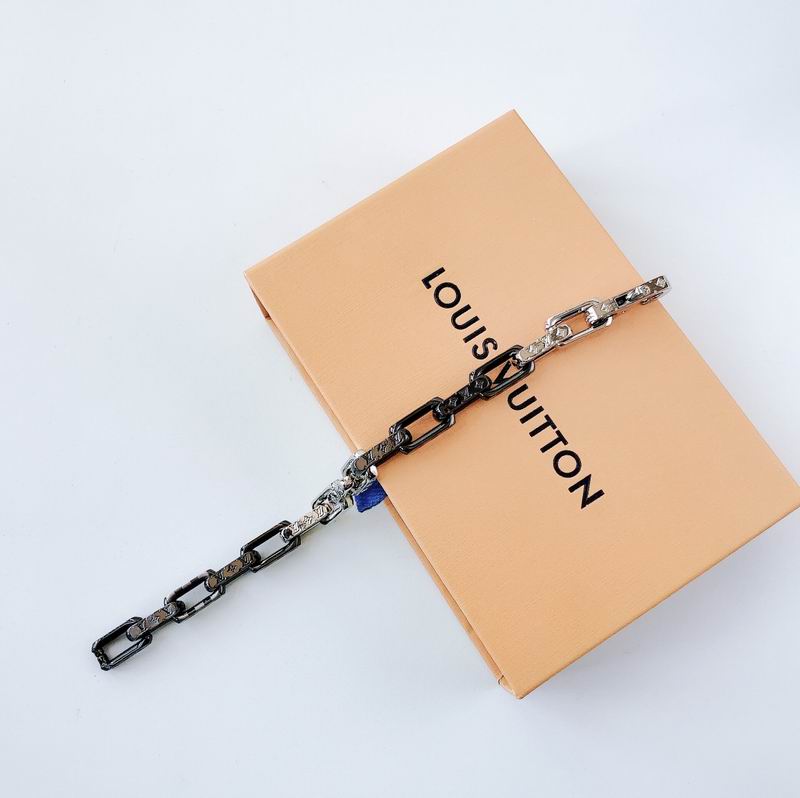 LV Suits 03lyr92 (5)