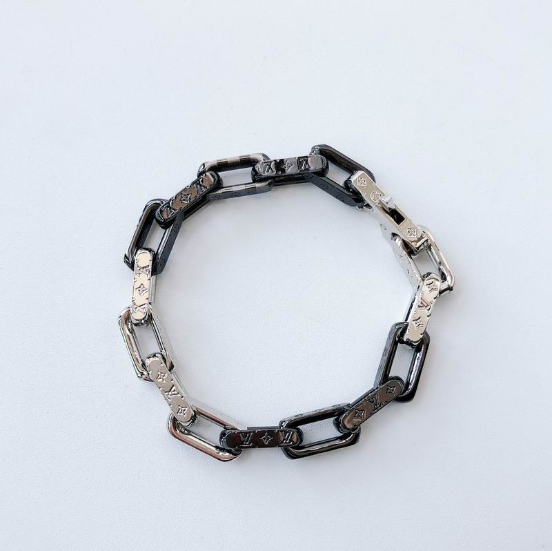 LV Suits 03lyr92 (6)