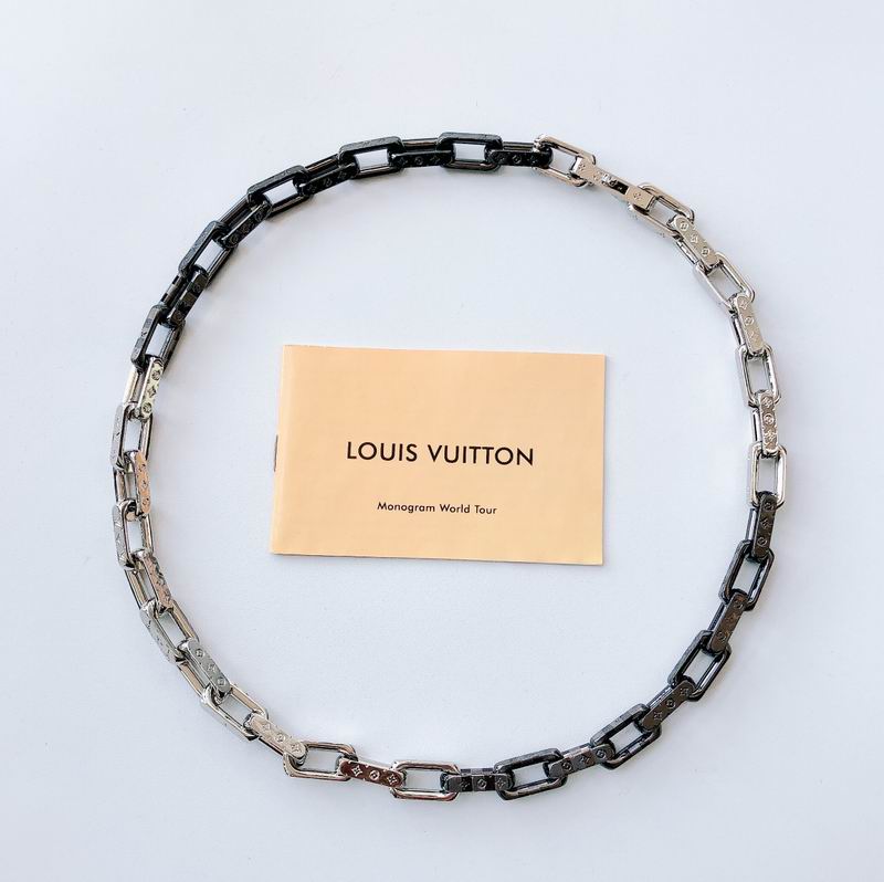 LV Suits 03lyr92 (7)