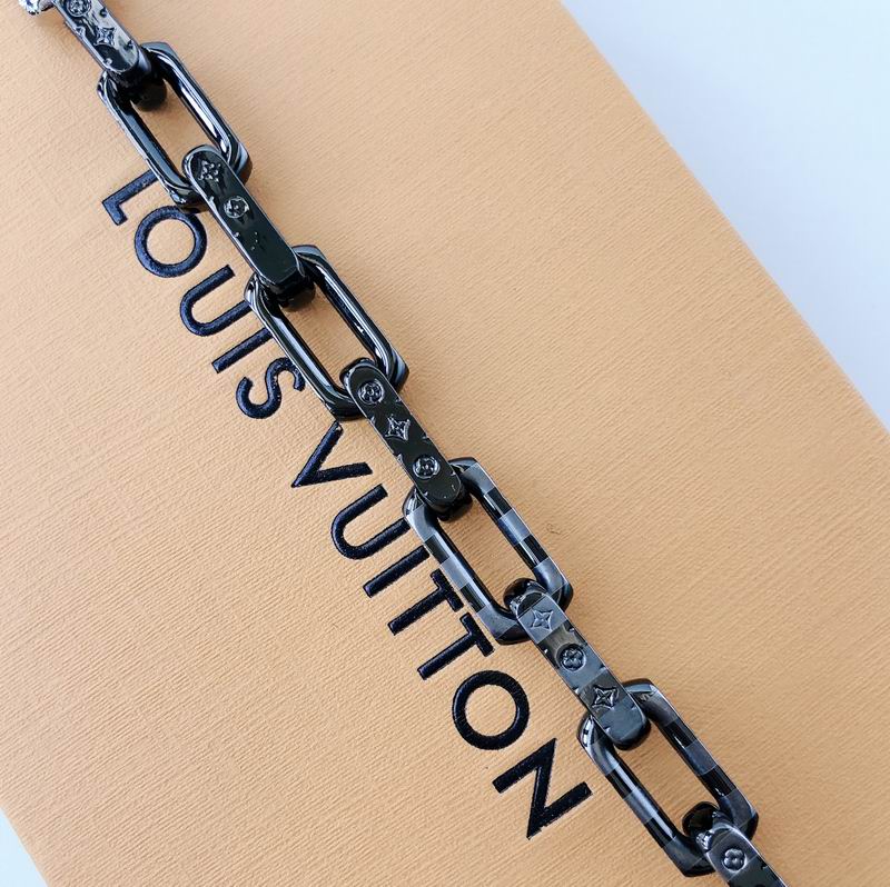 LV Suits 03lyr92 (8)