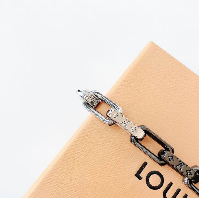 LV Suits 03lyr92 (9)