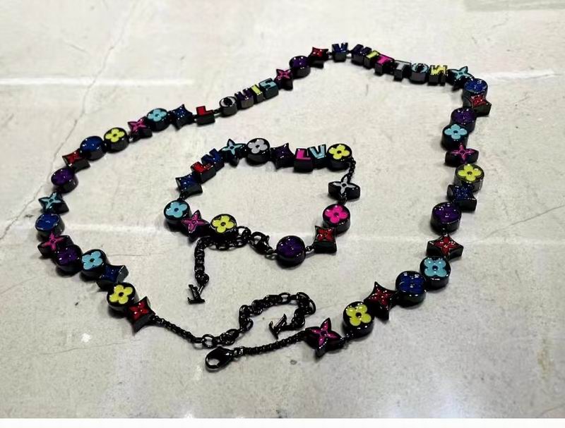 LV Suits 03lyr93 (1)